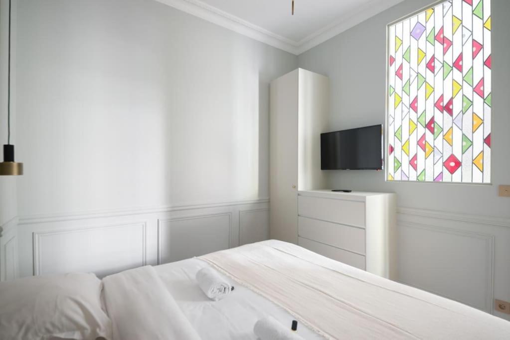 Bright And Gorgeous Flat In The Heart Of * Parijs
